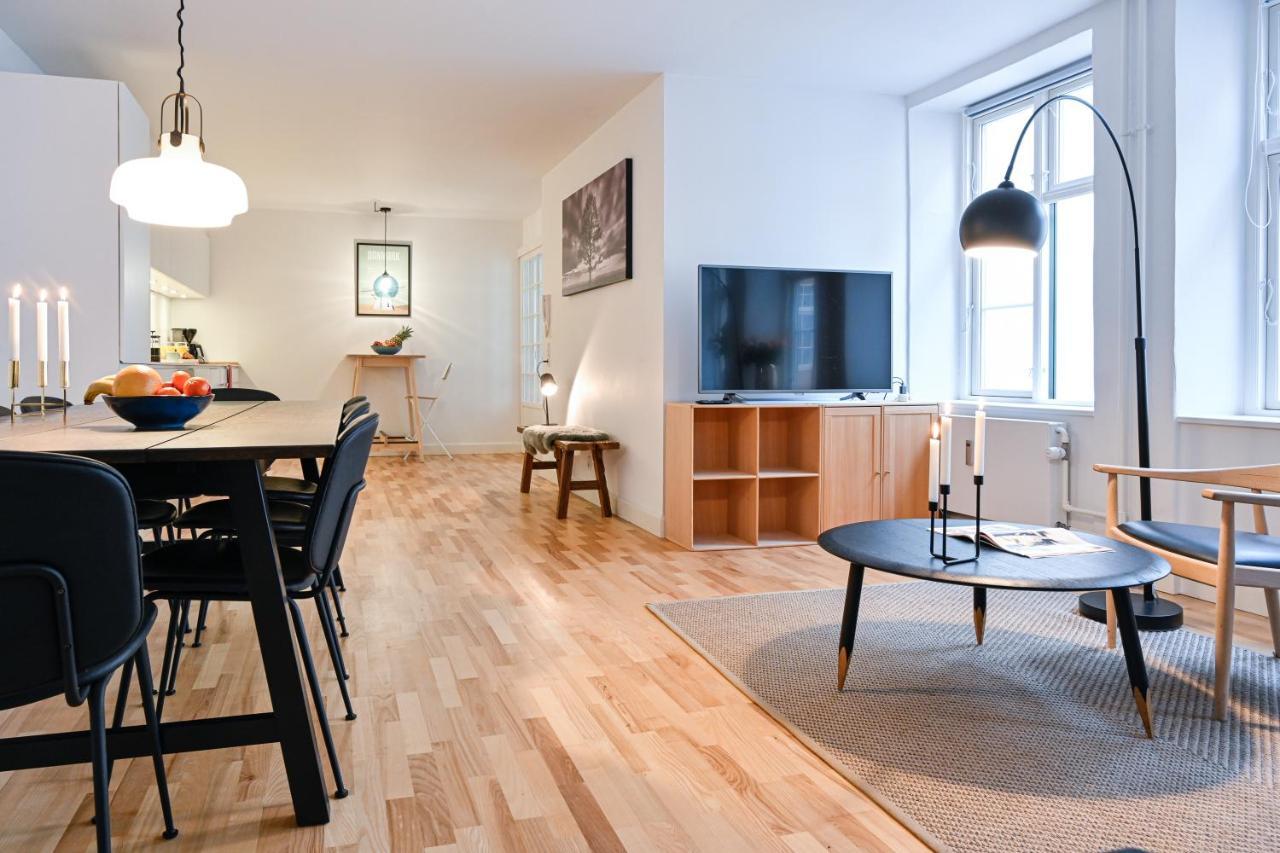 Sanders Tower - Cozy Two-bedroom In Charming Apartamento